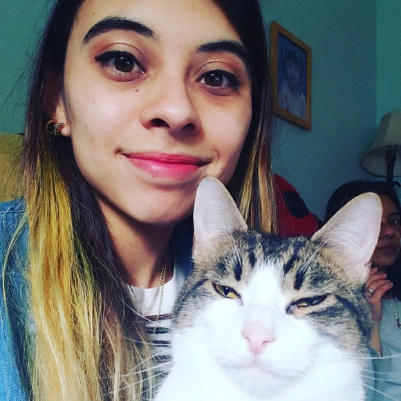 Meet your Posher, Julie - Picture 2 of 4